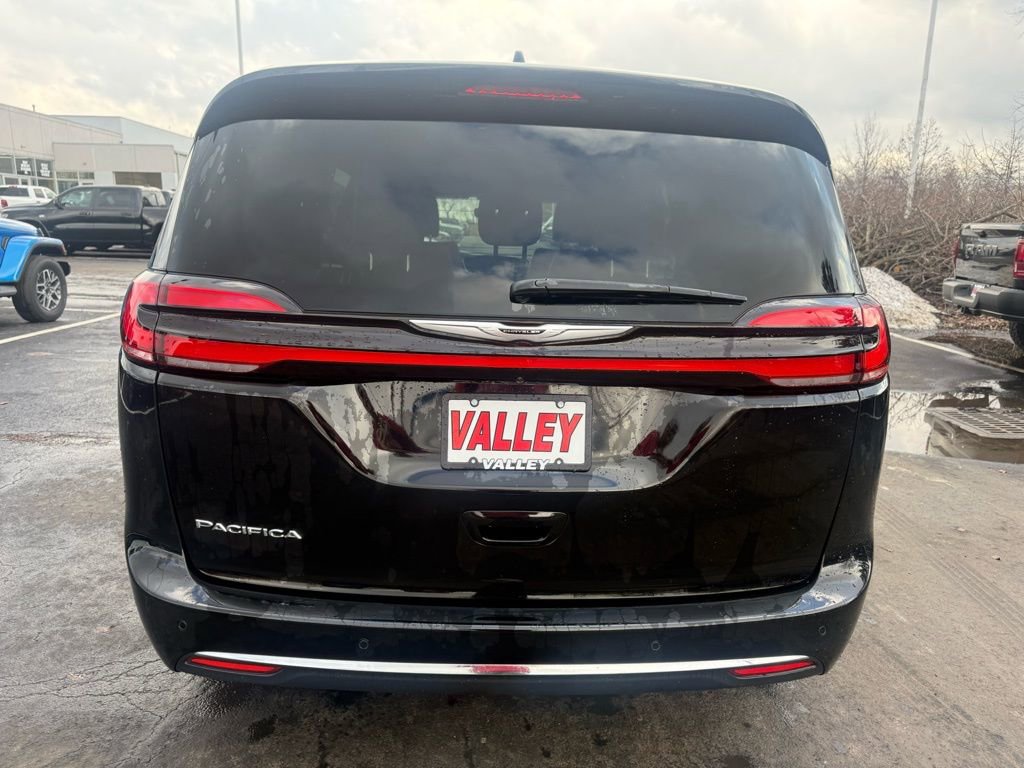 New 2025 Chrysler Pacifica Select FWD image 4