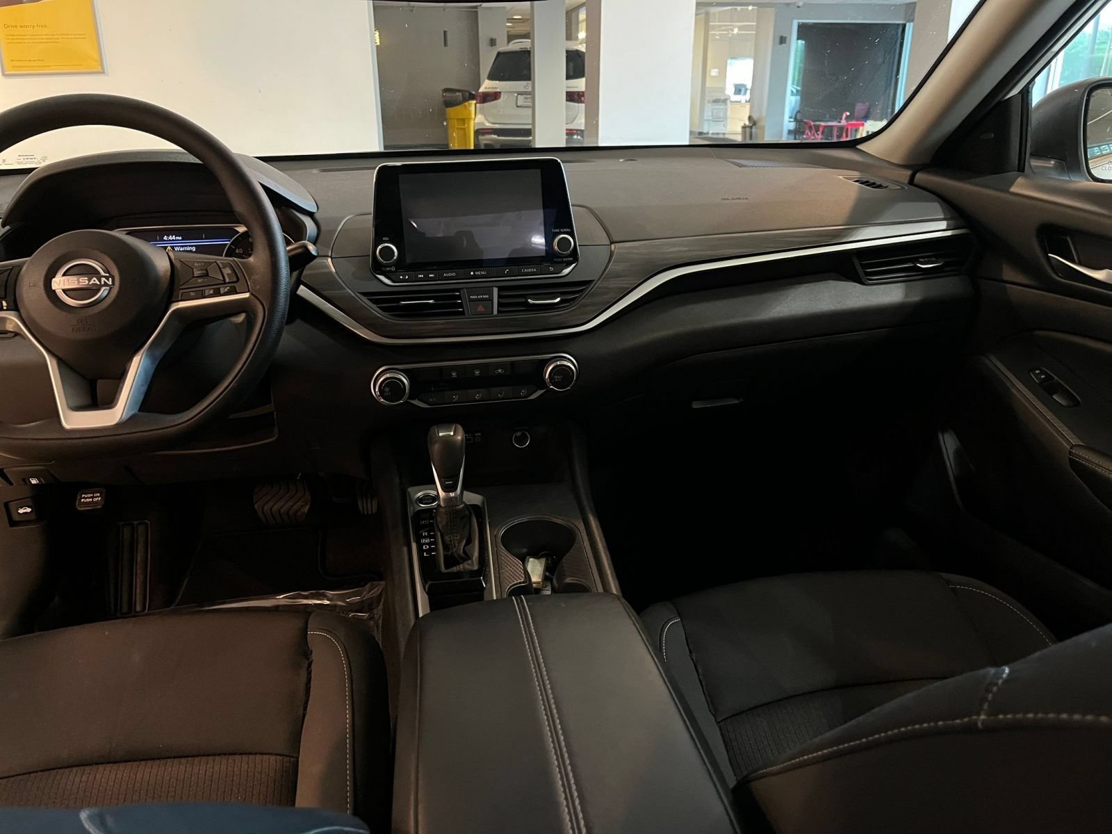 Used 2025 Nissan Altima 2.5 SV FWD image 35