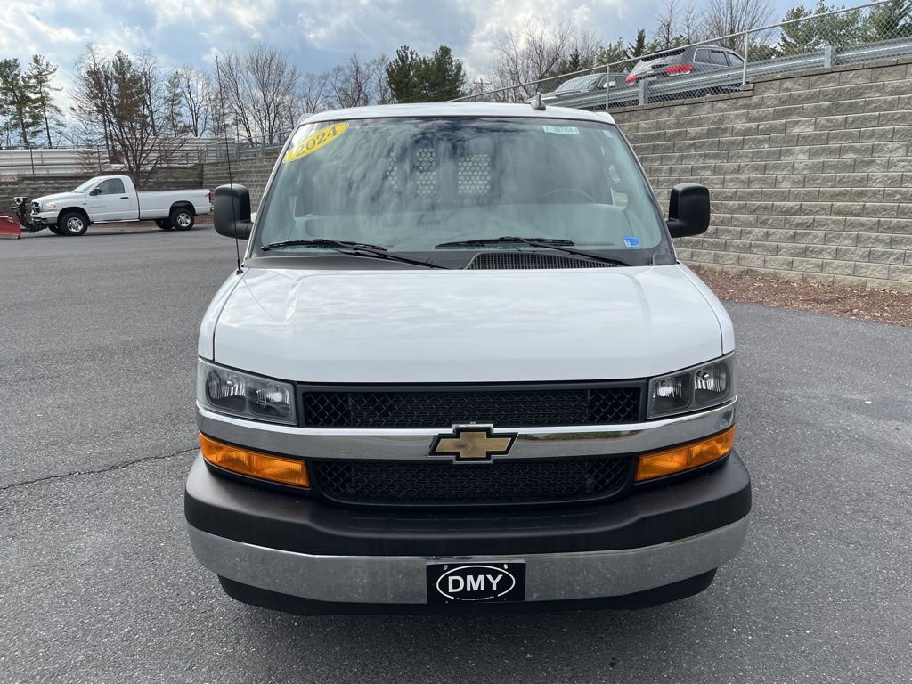 Used 2024 Chevrolet Express 2500 w/ Driver Convenience Package image 4
