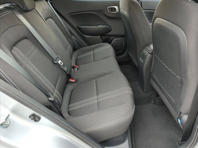 Used 2022 Hyundai Venue SEL FWD image 19