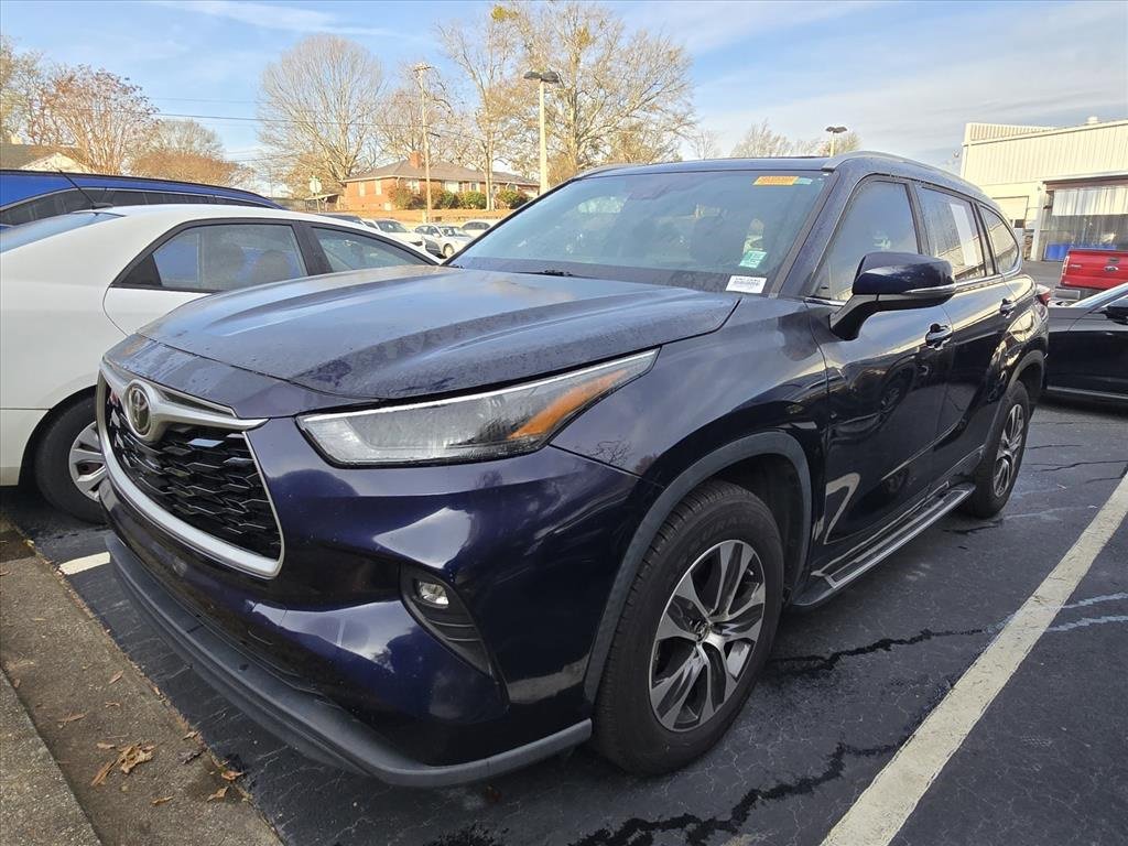 Used 2022 Toyota Highlander XLE image 3