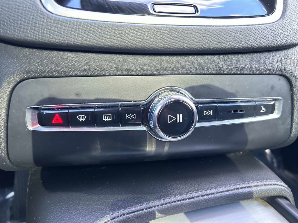 Used 2023 Volvo XC90 B5 Core w/ Climate Package image 33