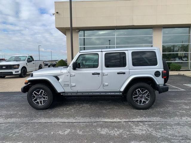 Used 2024 Jeep Wrangler Sahara w/ Technology Group image 5