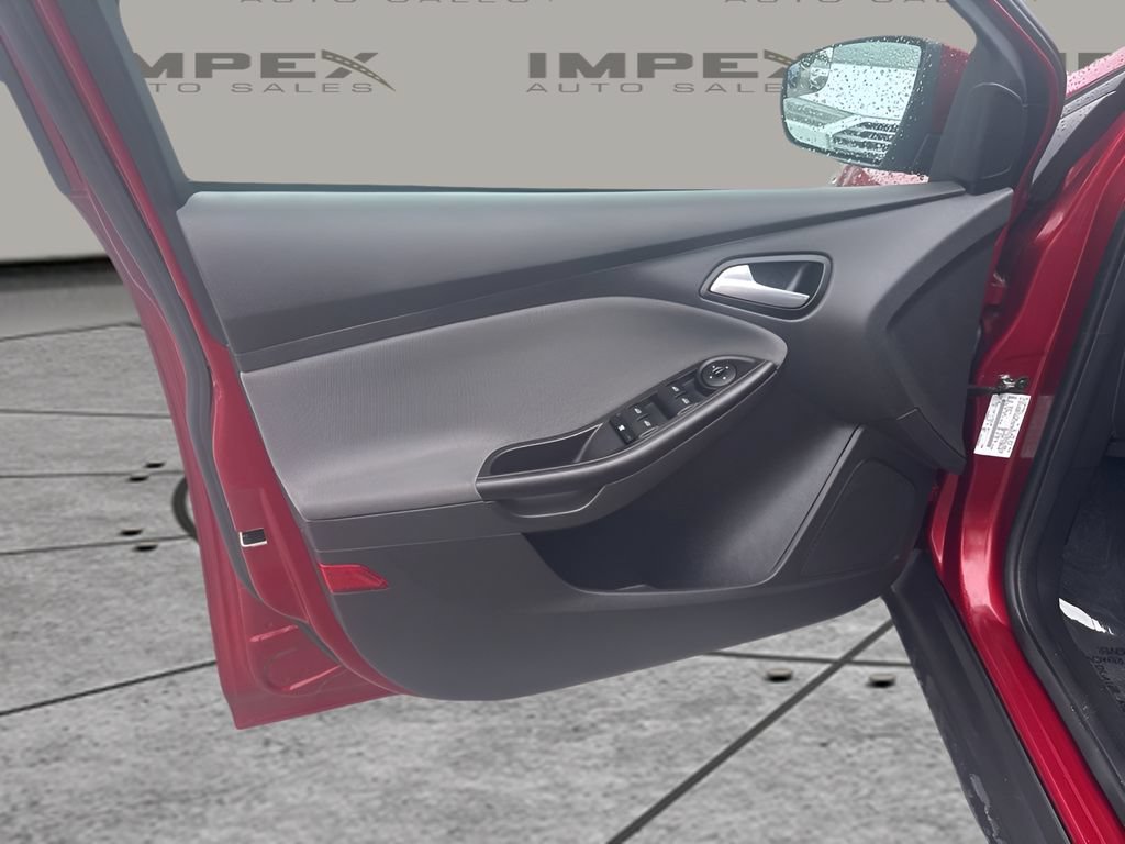 Used 2013 Ford Focus SE FWD image 22