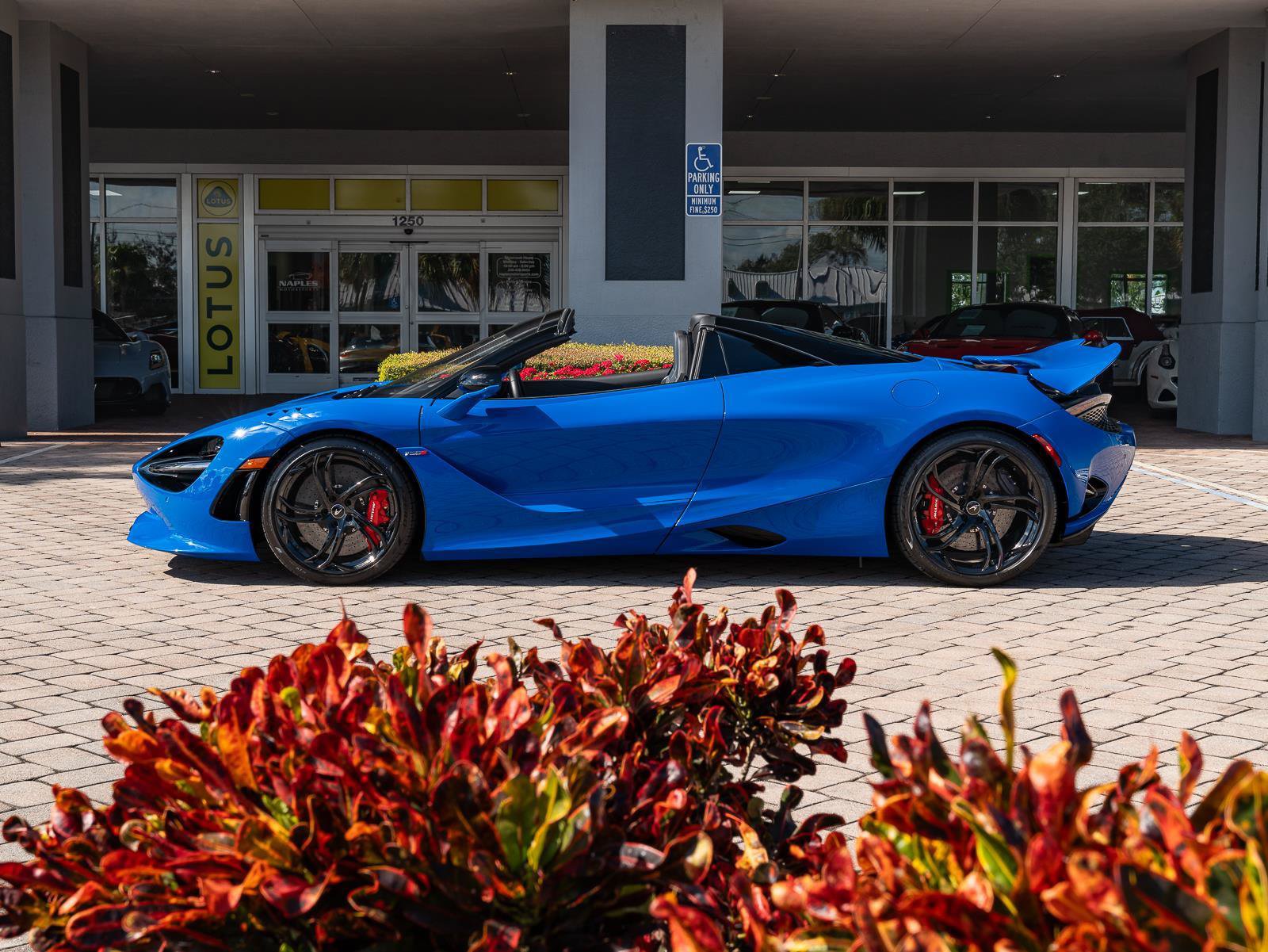Used 2024 McLaren 750S Spider RWD image 25