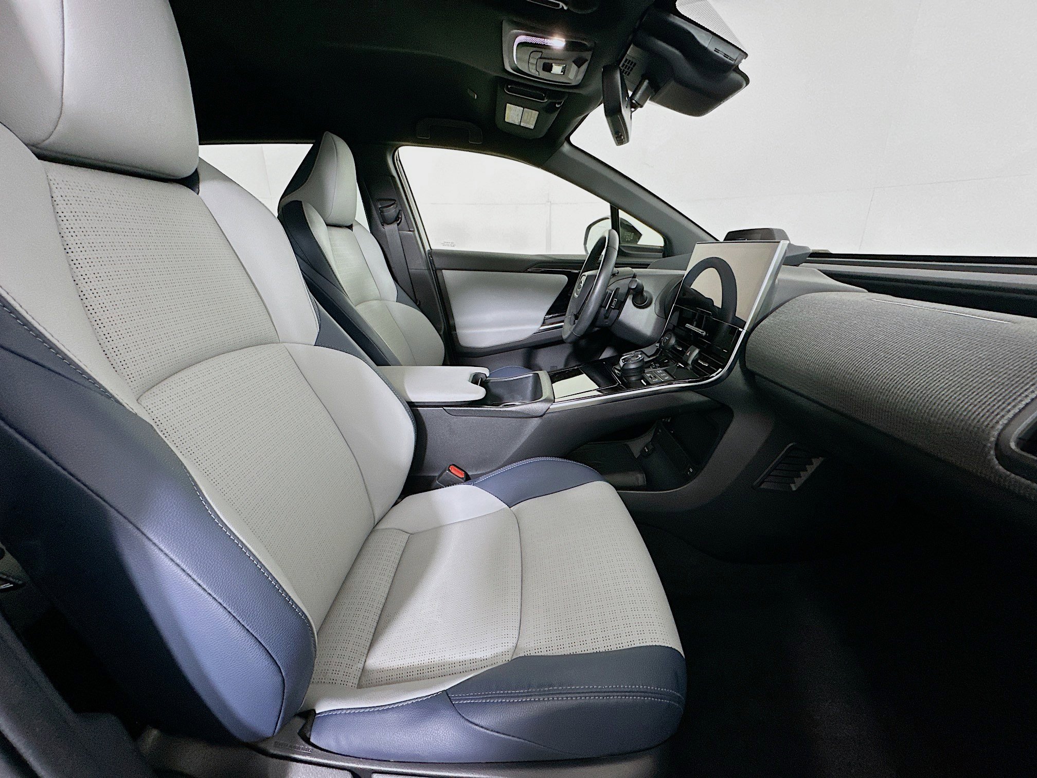 Used 2023 Subaru Solterra Limited image 30