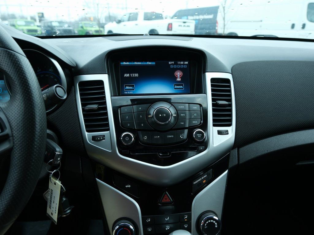 Used 2016 Chevrolet Cruze LT w/ Technology Package image 18