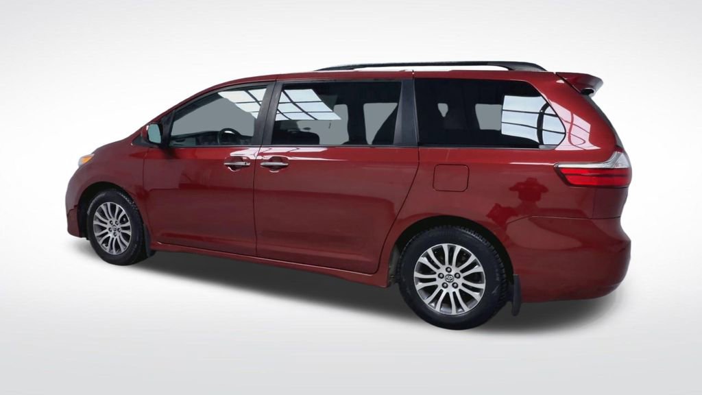 Used 2019 Toyota Sienna XLE FWD image 9