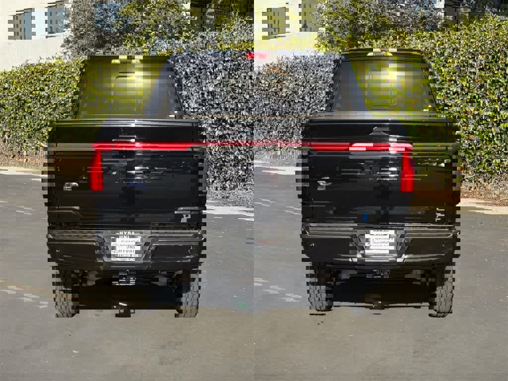 Used 2022 Ford F150 Lightning Lariat image 5