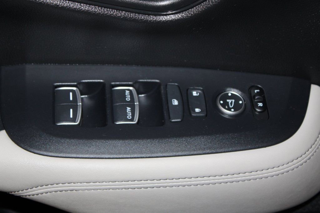 Used 2025 Honda HR-V EX-L image 9