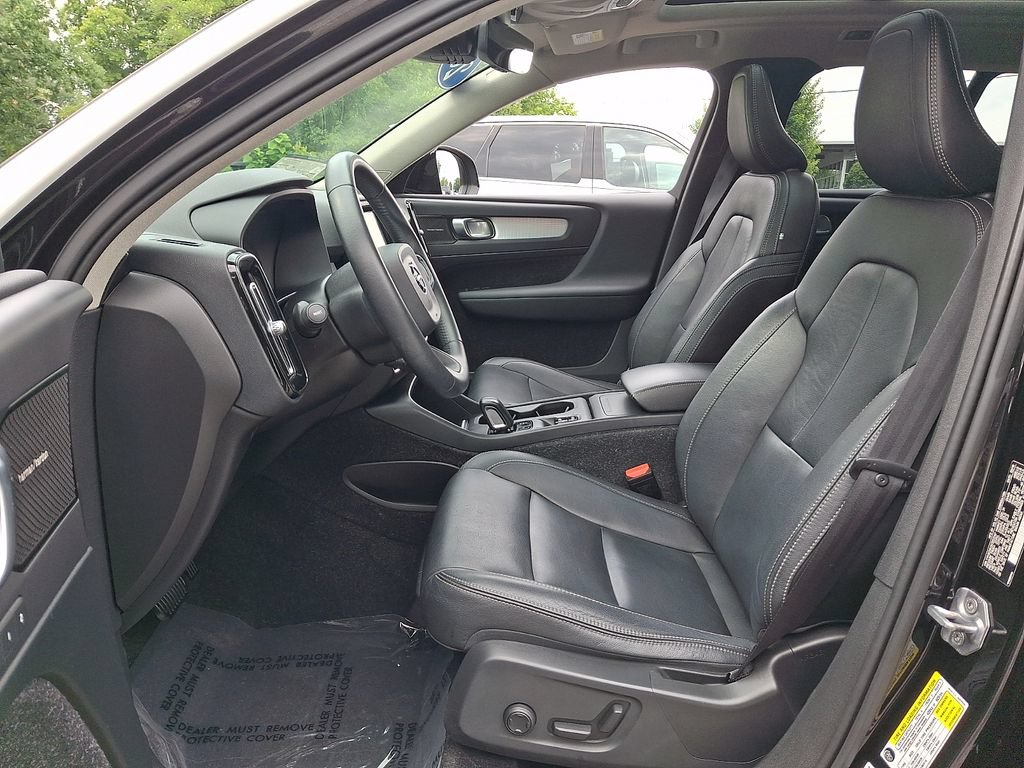 Used 2019 Volvo XC40 T5 Momentum AWD/4WD image 14