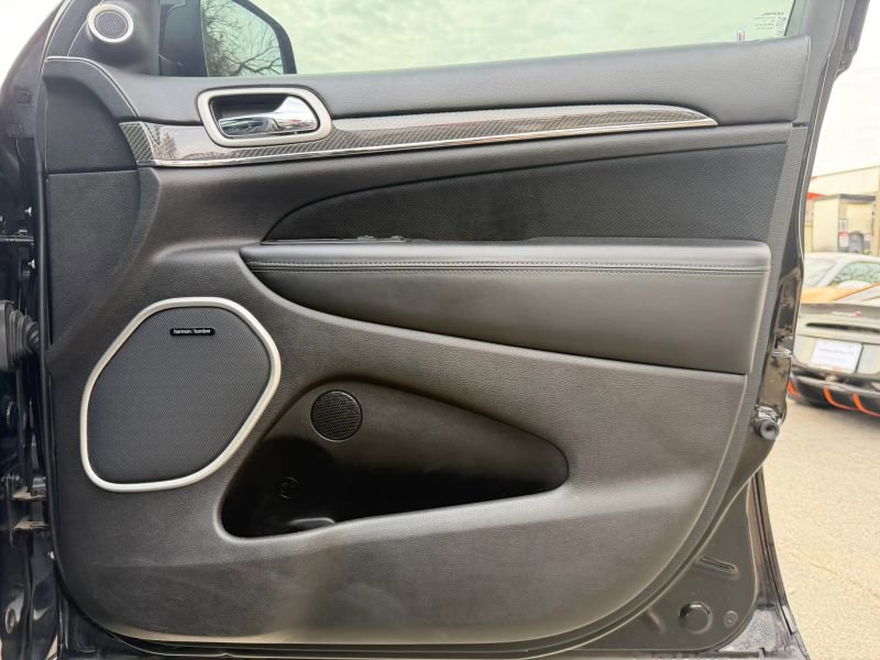 Used 2018 Jeep Grand Cherokee SRT image 29