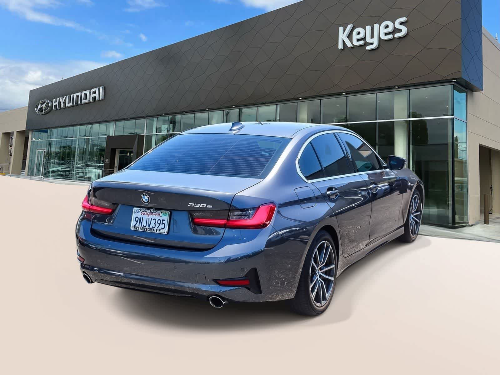 Used 2021 BMW 330e w/ Convenience Package RWD image 4