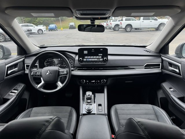 Used 2023 Mitsubishi Outlander SE image 14