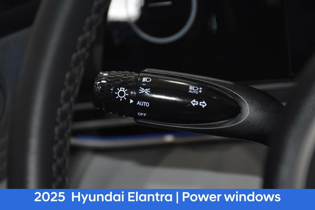 Used 2025 Hyundai Elantra Limited FWD image 11