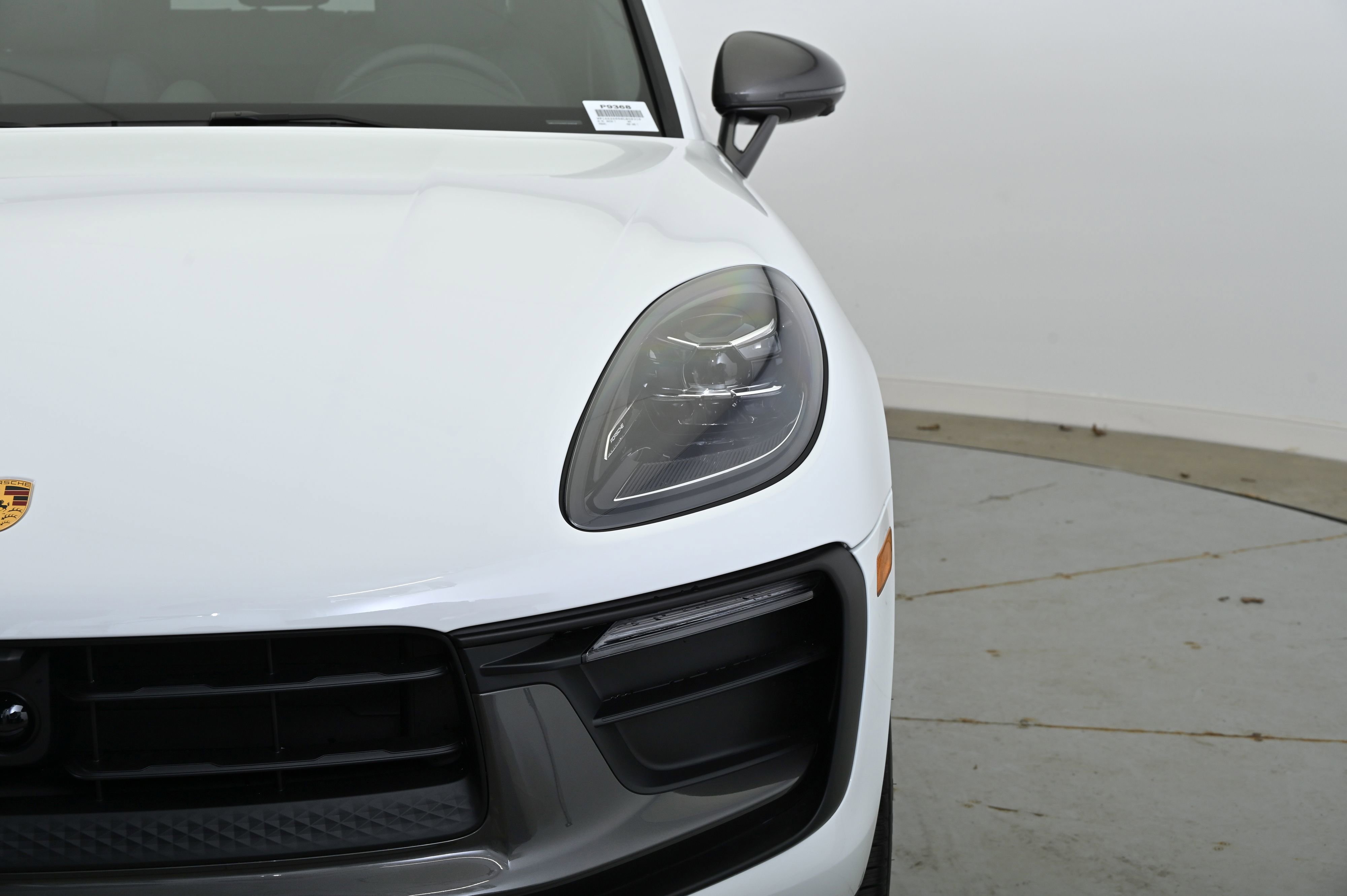 Certified 2025 Porsche Macan image 12
