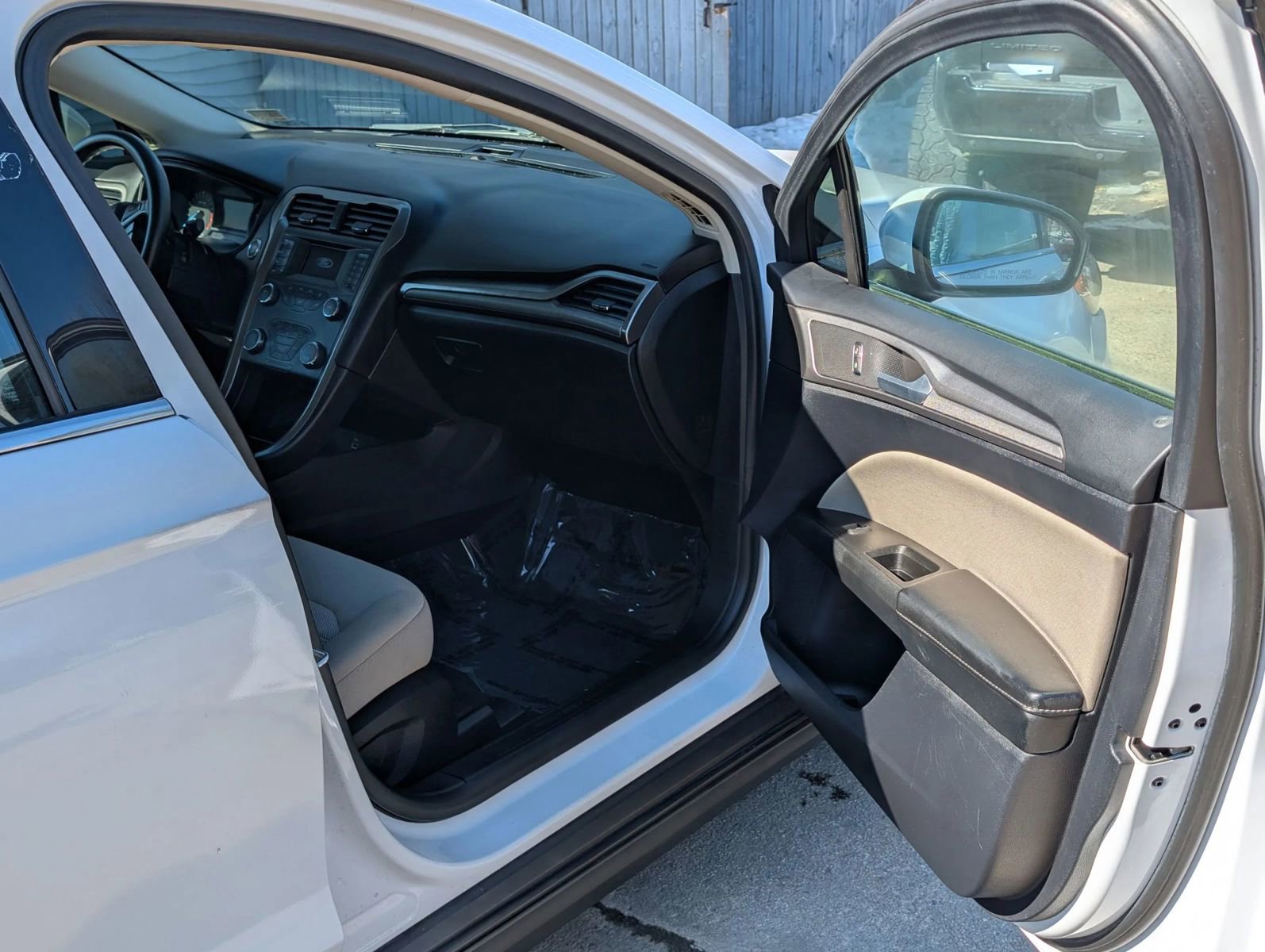 Used 2020 Ford Fusion S image 15