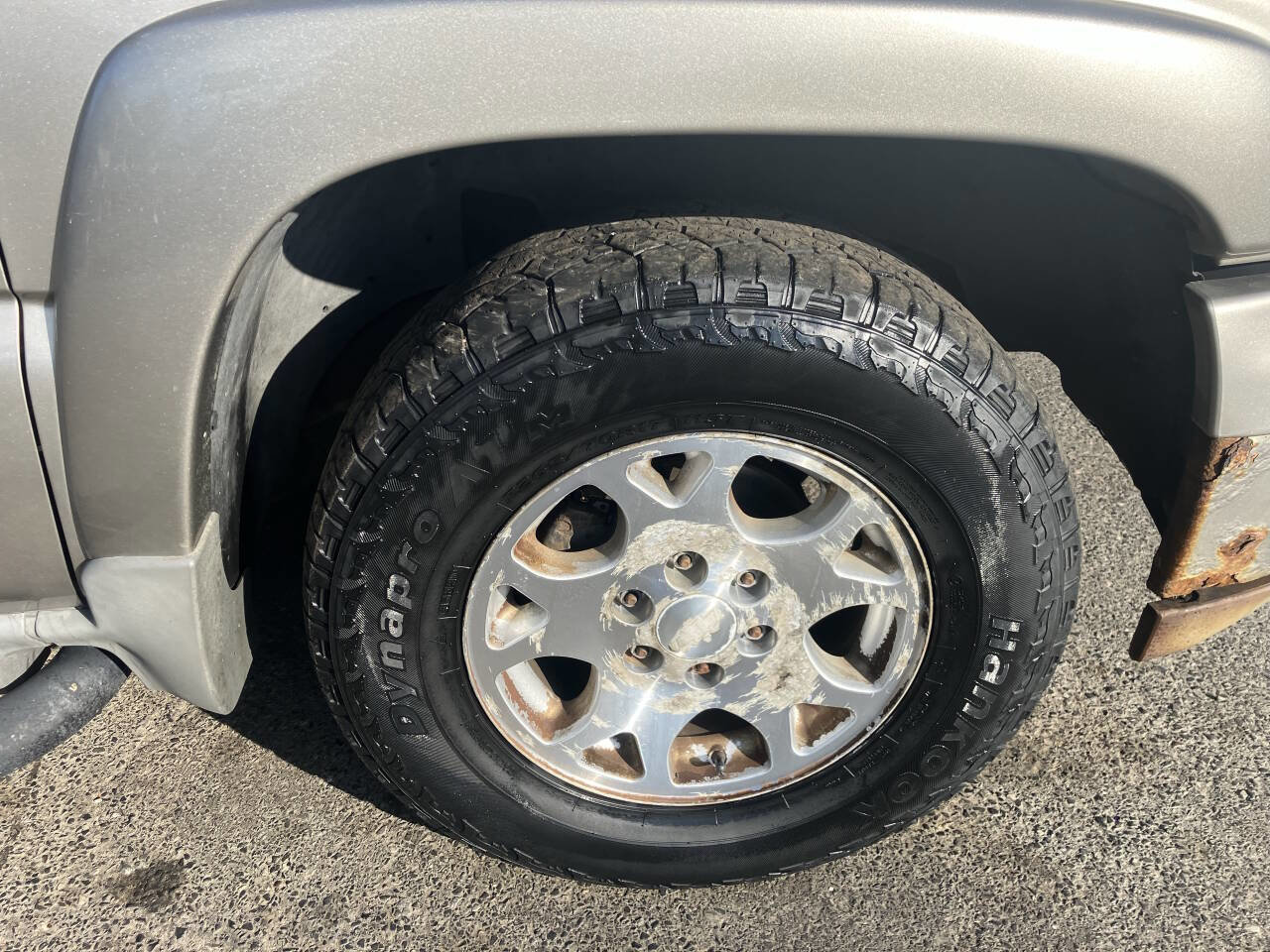 Used 2003 Chevrolet Suburban Z71 image 15