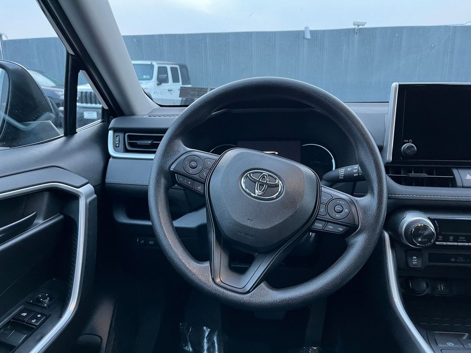 Used 2025 Toyota RAV4 LE image 27