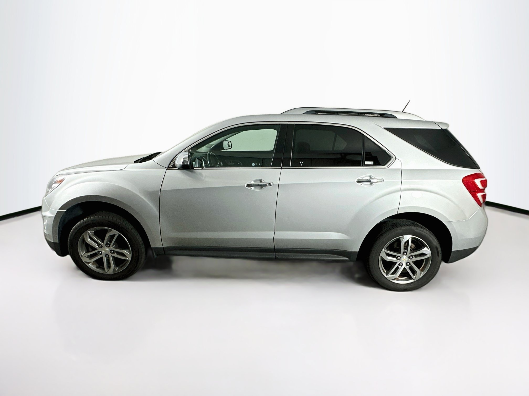 Used 2016 Chevrolet Equinox LTZ w/ Enhanced Convenience Package AWD/4WD image 4