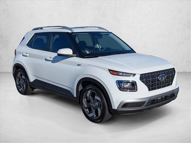 Certified 2025 Hyundai Venue SEL FWD image 3