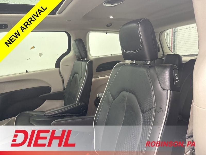 Used 2023 Chrysler Pacifica Limited w/ Uconnect Theater Family Group image 19