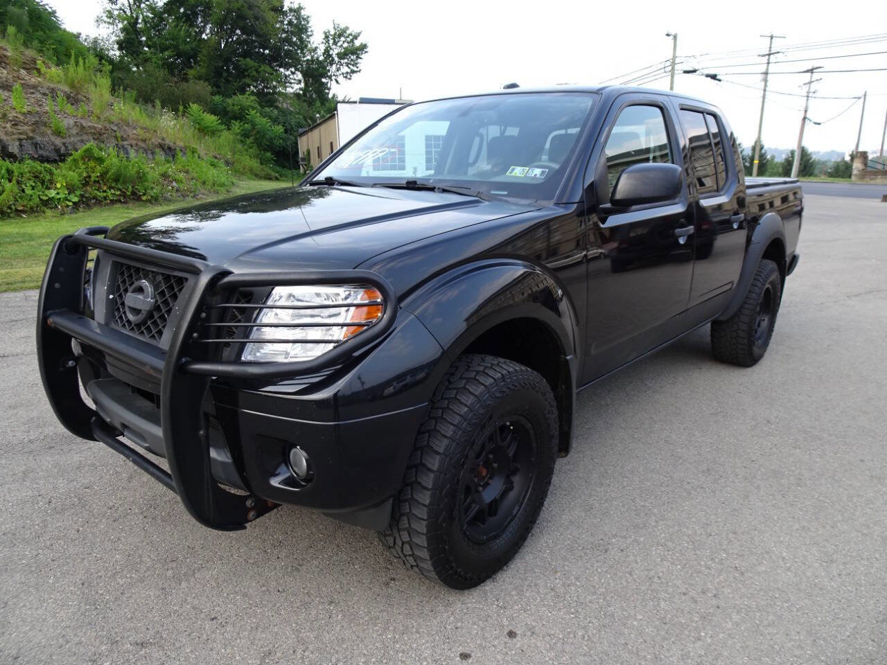 Used 2017 Nissan Frontier SV w/ SV Value Truck Package image 2