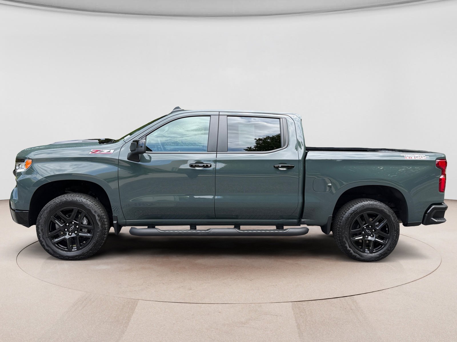 Used 2025 Chevrolet Silverado 1500 LT Trail Boss w/ Convenience Package II AWD/4WD image 2