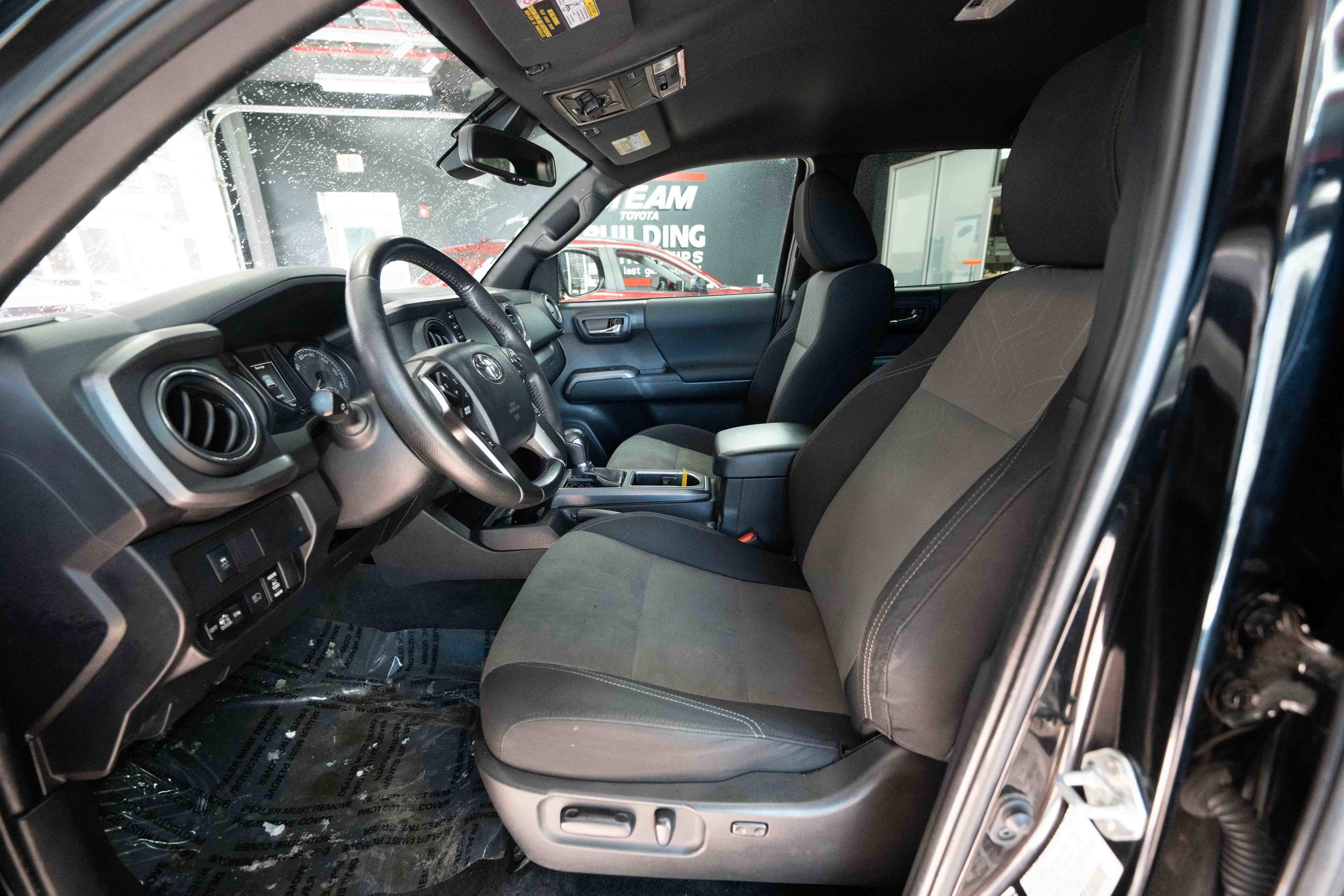 Used 2023 Toyota Tacoma TRD Off-Road image 9