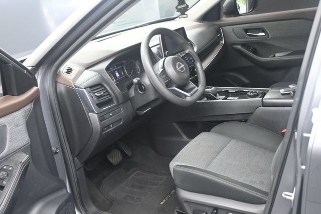 Used 2023 Nissan Rogue SV AWD/4WD image 15