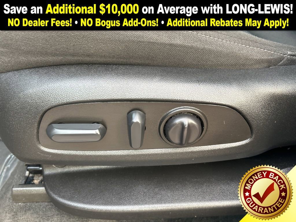 Used 2023 Chevrolet Traverse LT image 16