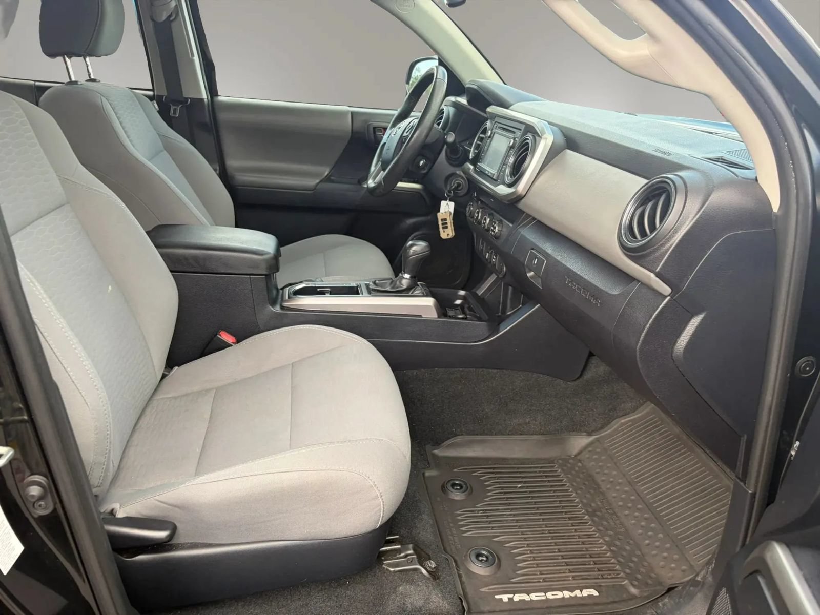 Used 2019 Toyota Tacoma SR5 AWD/4WD image 32