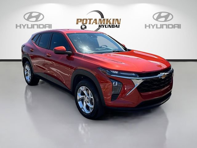 Used 2024 Chevrolet Trax LS w/ LS Convenience Package image 3