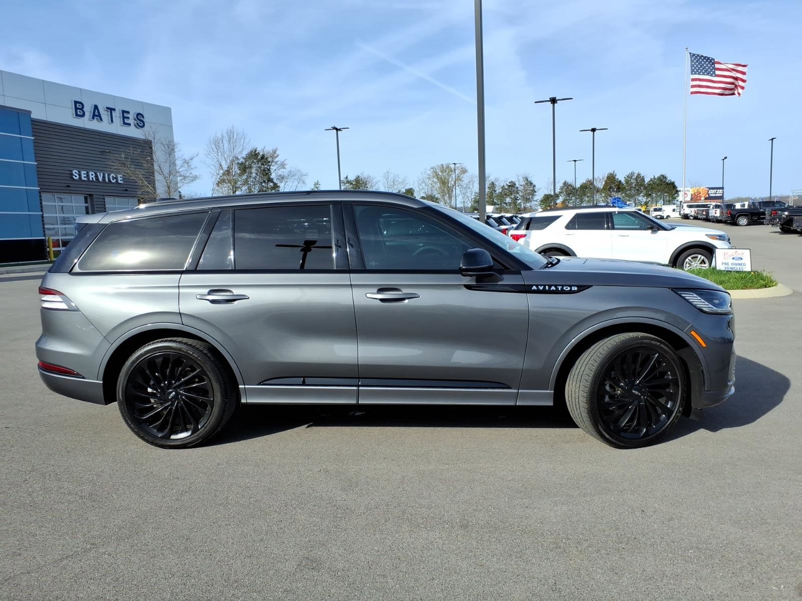Used 2025 Lincoln Aviator Reserve w/ Equipment Group 201A image 2