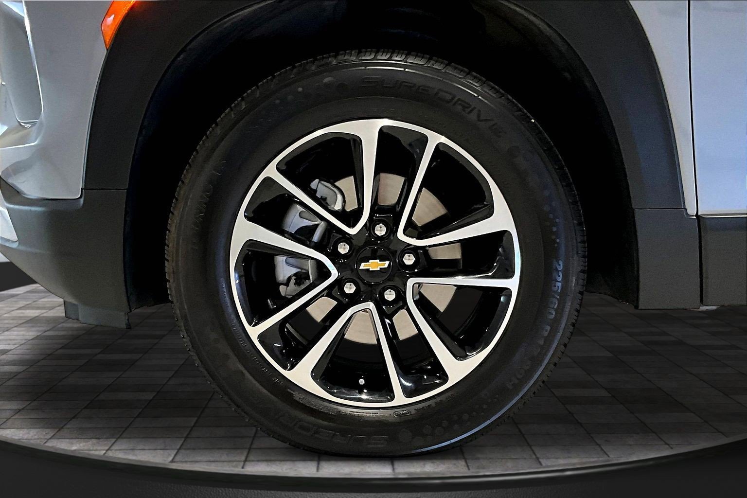 Used 2025 Chevrolet TrailBlazer LT AWD/4WD image 33