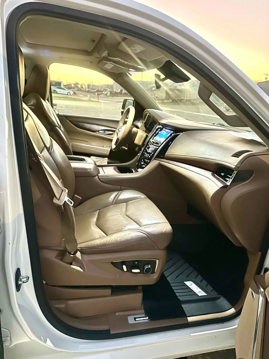 Used 2015 Cadillac Escalade Platinum image 14