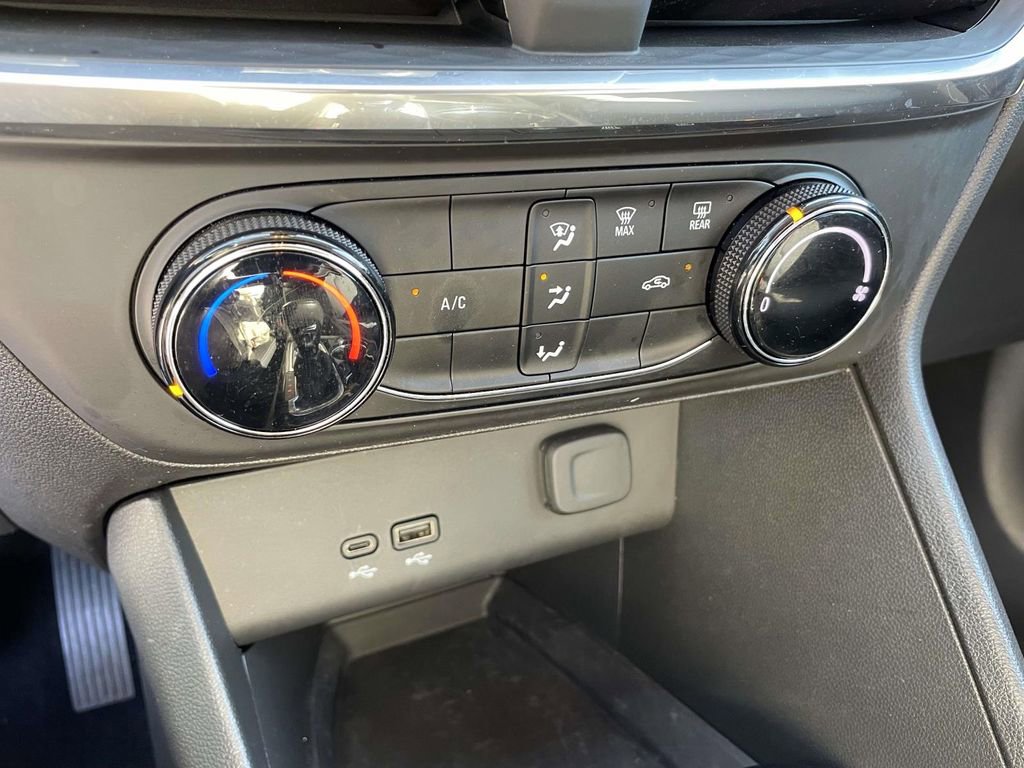 Used 2024 Buick Encore GX Preferred FWD image 24