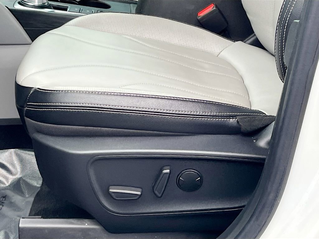 Used 2025 Ford Escape Platinum w/ Premium Technology Package AWD/4WD image 19