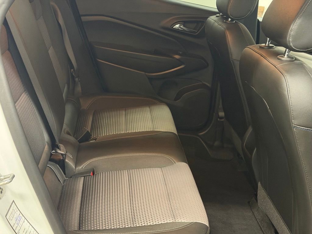 Certified 2025 Chevrolet Trax LT w/ LT Convenience Package image 20