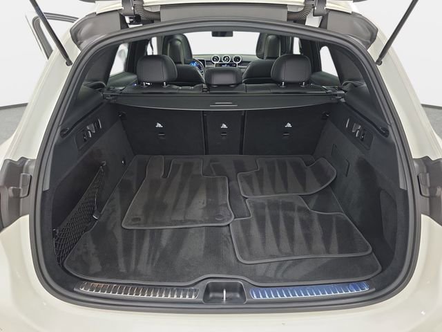Used 2025 Mercedes-Benz GLC 300 4MATIC image 35
