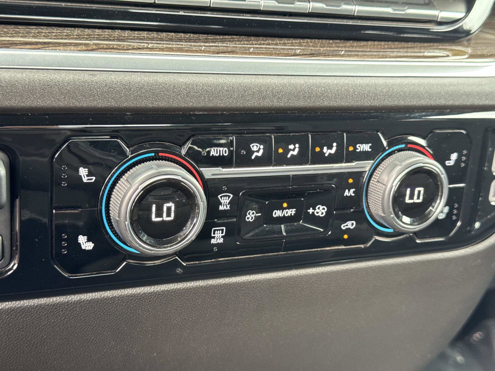 Used 2025 Chevrolet Silverado 2500 LT w/ Convenience Package image 16