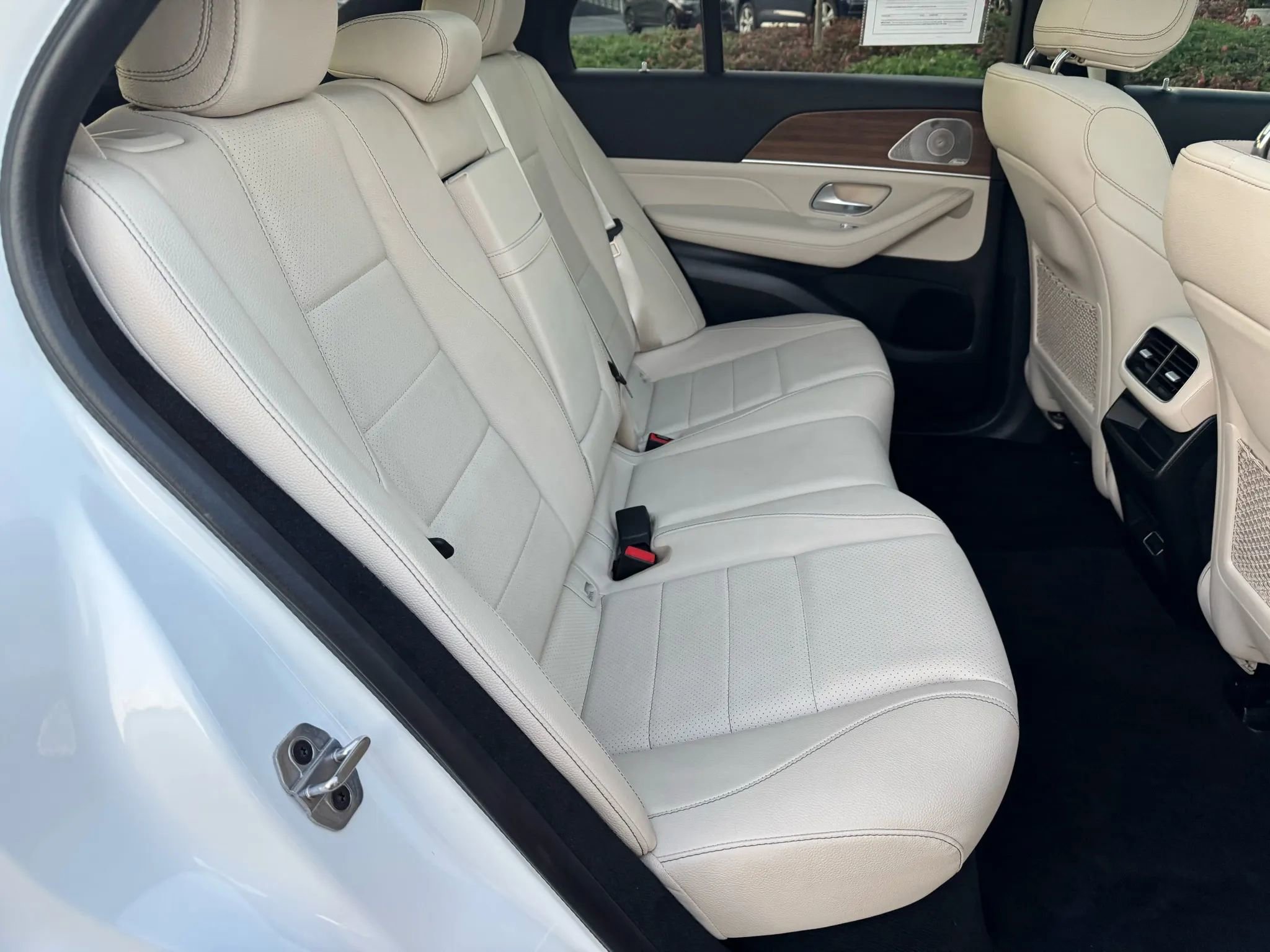 Used 2025 Mercedes-Benz GLE 450e 4MATIC w/ AMG Line Exterior image 28