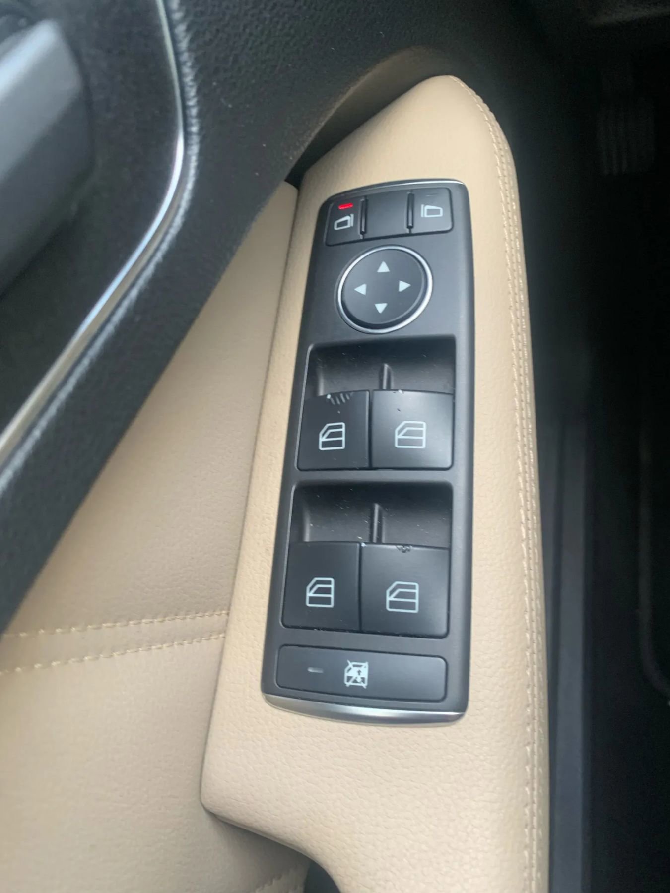 Used 2013 Mercedes-Benz E 350 Sedan image 29