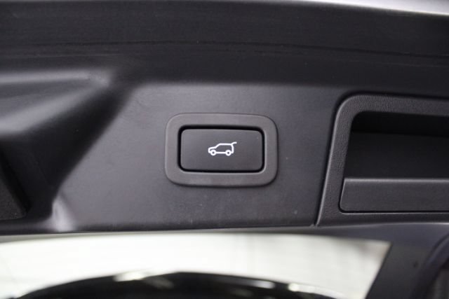 Used 2020 Land Rover Range Rover Velar S AWD/4WD image 27