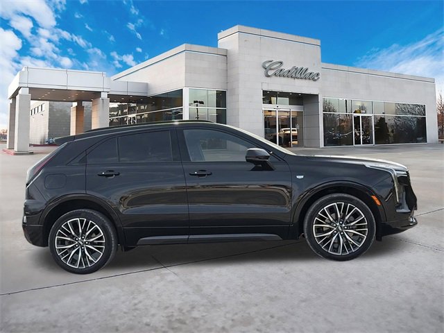 Used 2024 Cadillac XT4 Sport image 2