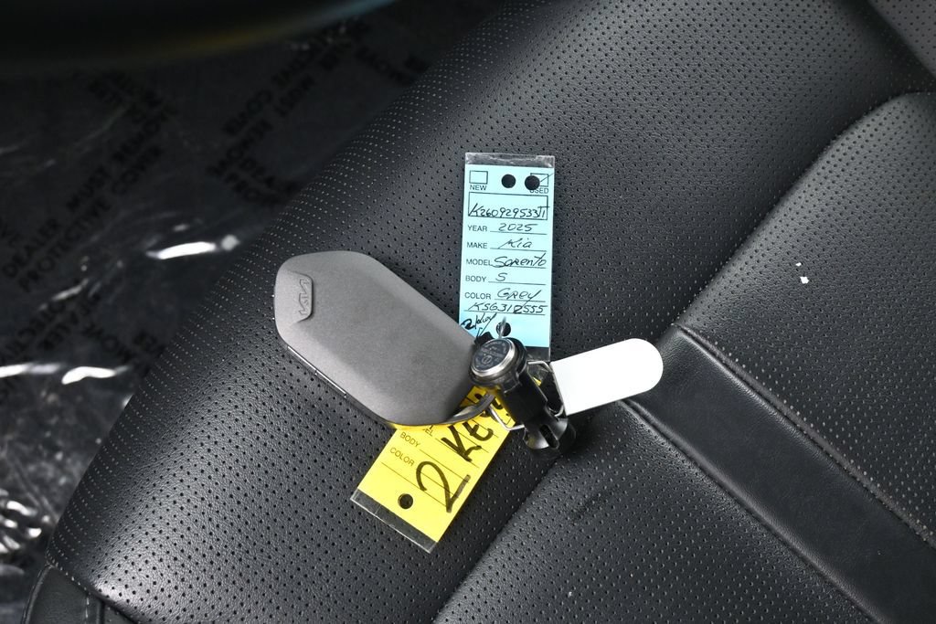 Used 2025 Kia Sorento S w/ Panoramic Sunroof Package FWD image 20