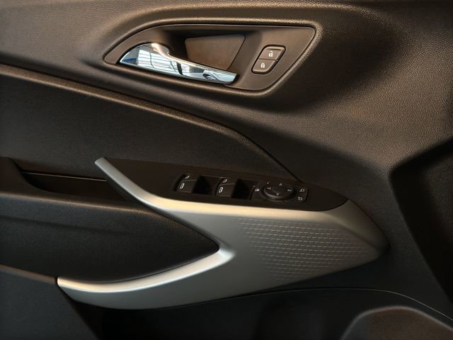 New 2026 Chevrolet Trax RS image 13