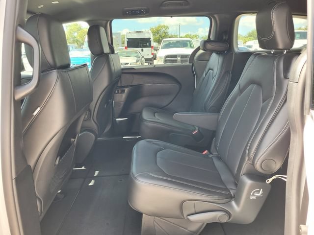 New 2026 Chrysler Voyager LX FWD image 13