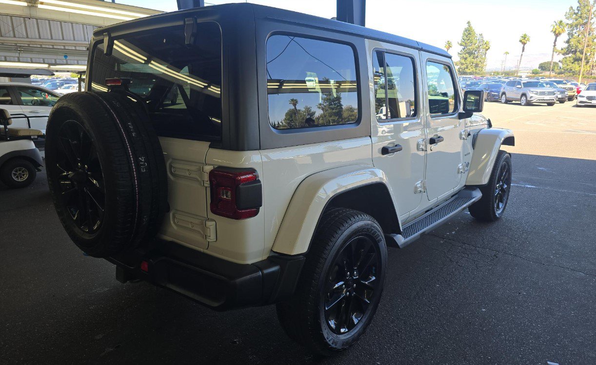 Used 2022 Jeep Wrangler Unlimited Sahara w/ Cold Weather Group image 4