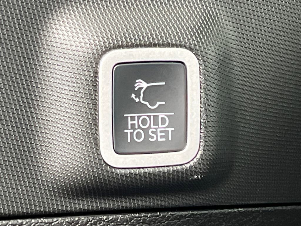 New 2025 Jeep Grand Cherokee Limited w/ Black Appearance Package image 25